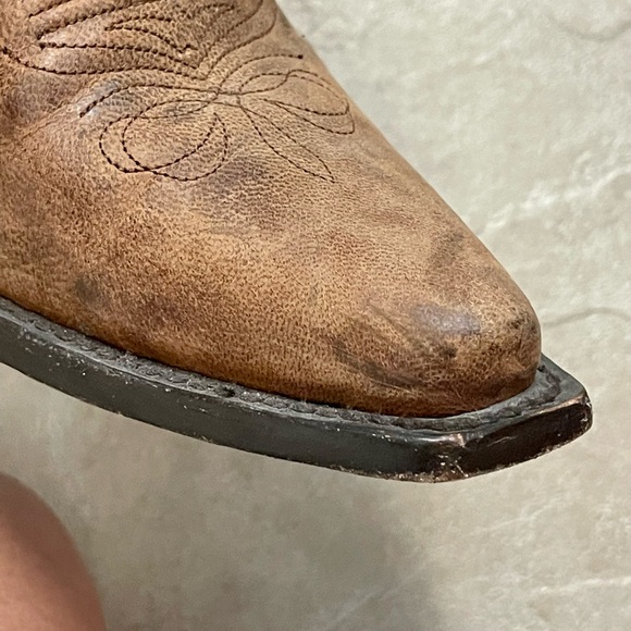 Gorgeous J.B. Dillon distressed leather cowgirl booties! - Picture 6 of 17